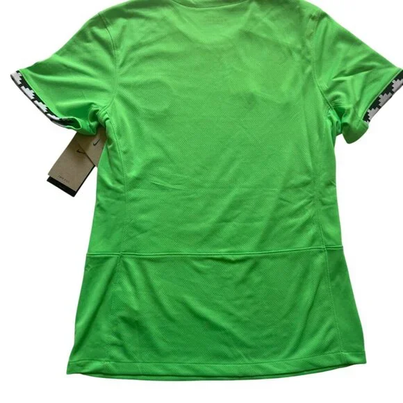 Nike. Women's football pullover. Green color size M. Made in Thailand. - Picture 2 of 8